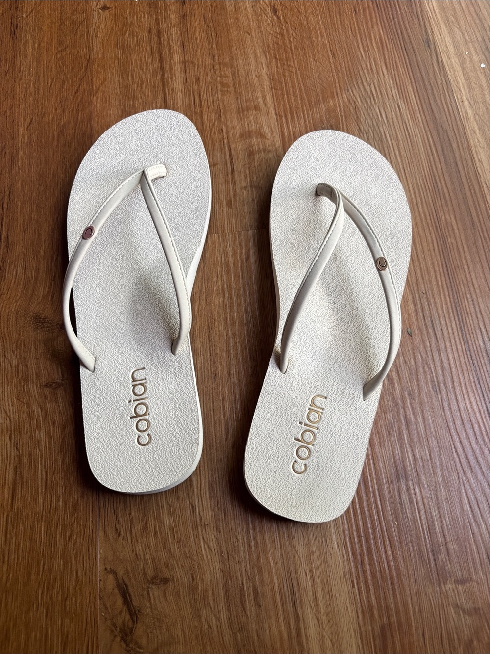 Cobian Women's Beige/Cream Flip Flop Sandals